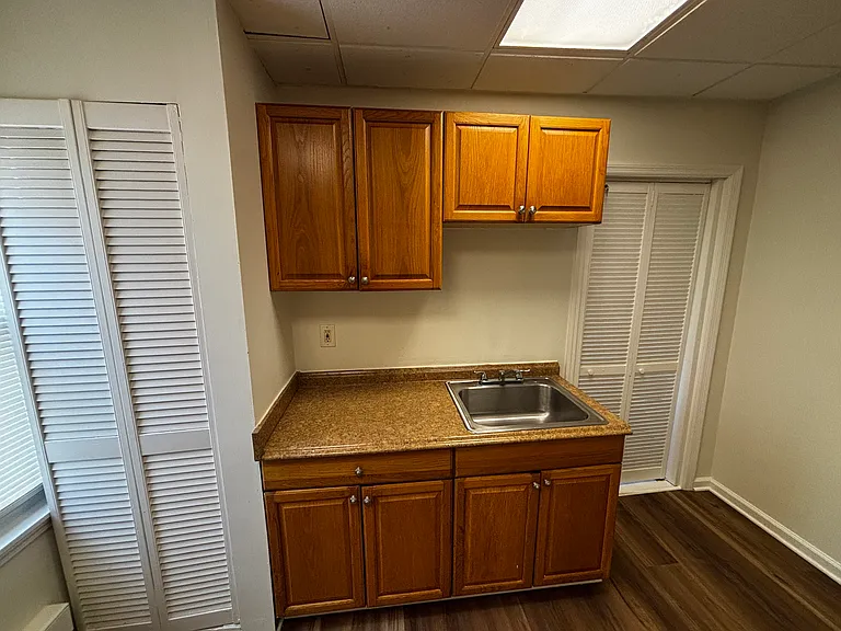 667 Green St #4 — Photo 5