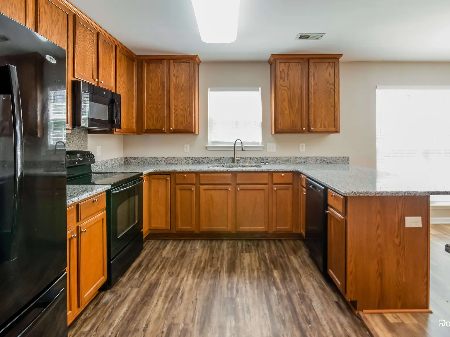 4 bed, 2.5 bath, 2160 sqft, $2,580 — Photo 4