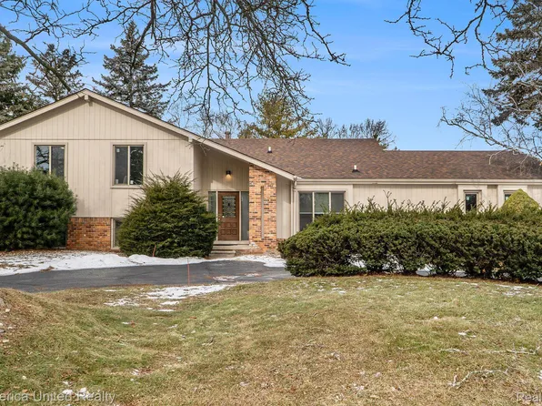 2130 Coach Way, Bloomfield Hills, MI 48302
