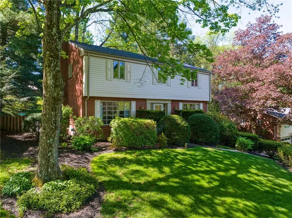 112 Woodshire Dr, Pittsburgh, PA 15215