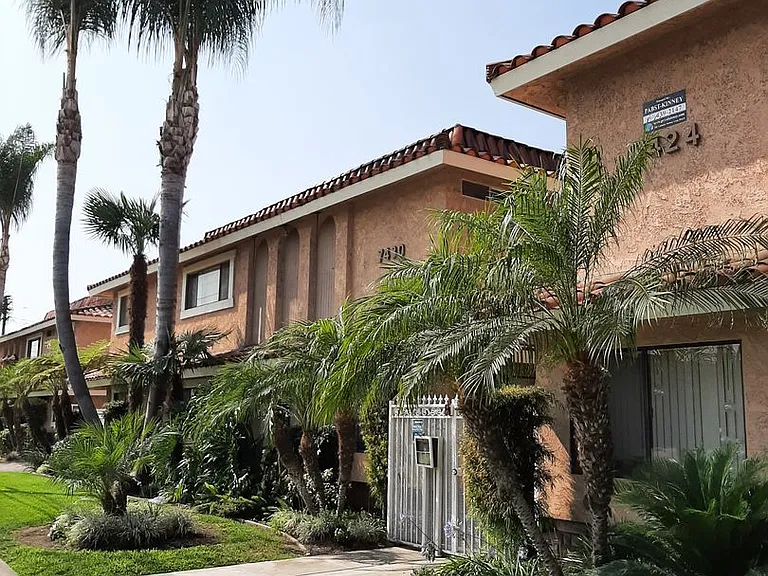 607 Casa de Seville — Photo 1