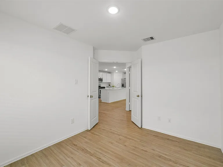 1504 Twilight Green Dr — Photo 13