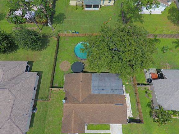 3rd image of 557 NW Goldcoast Ave