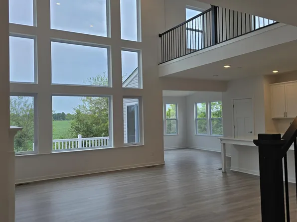 485 Creekside Dr, Commerc Pointe, OH 43116