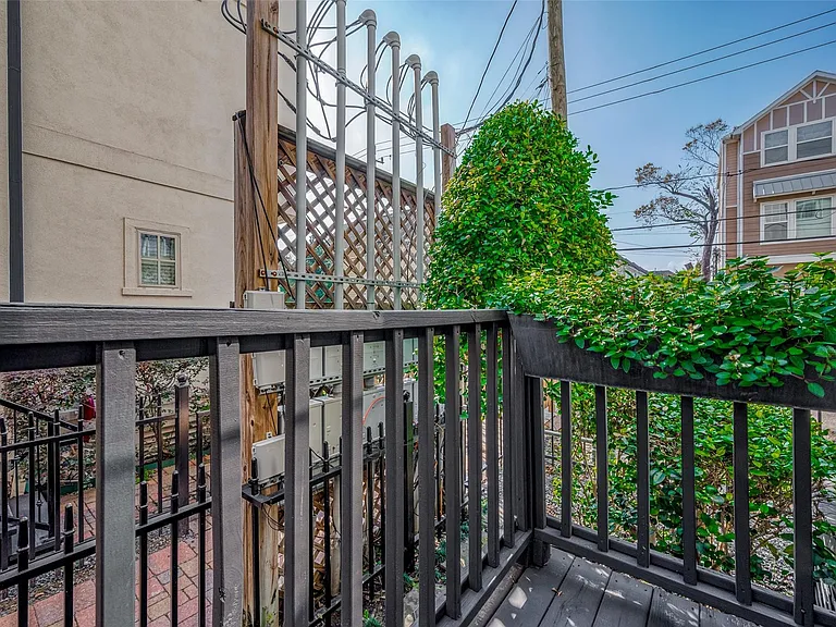 2524 Sherwin St — Photo 37