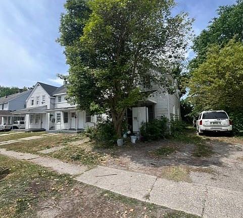 3rd image of 73 Decatur St