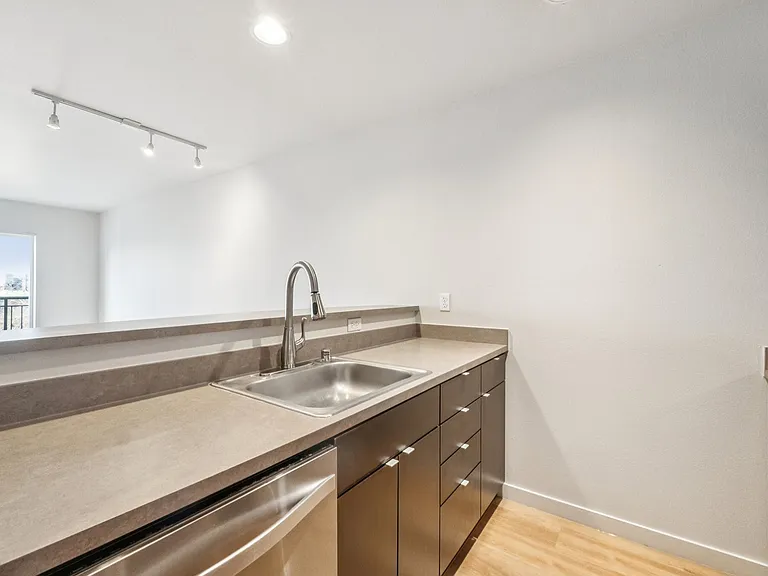 18-web-or-mls-1610 16th Ave unit 31 Seattle-S3112-008 18-web-or-mls-1610 16th Ave unit 31 Seattle-S3112-008