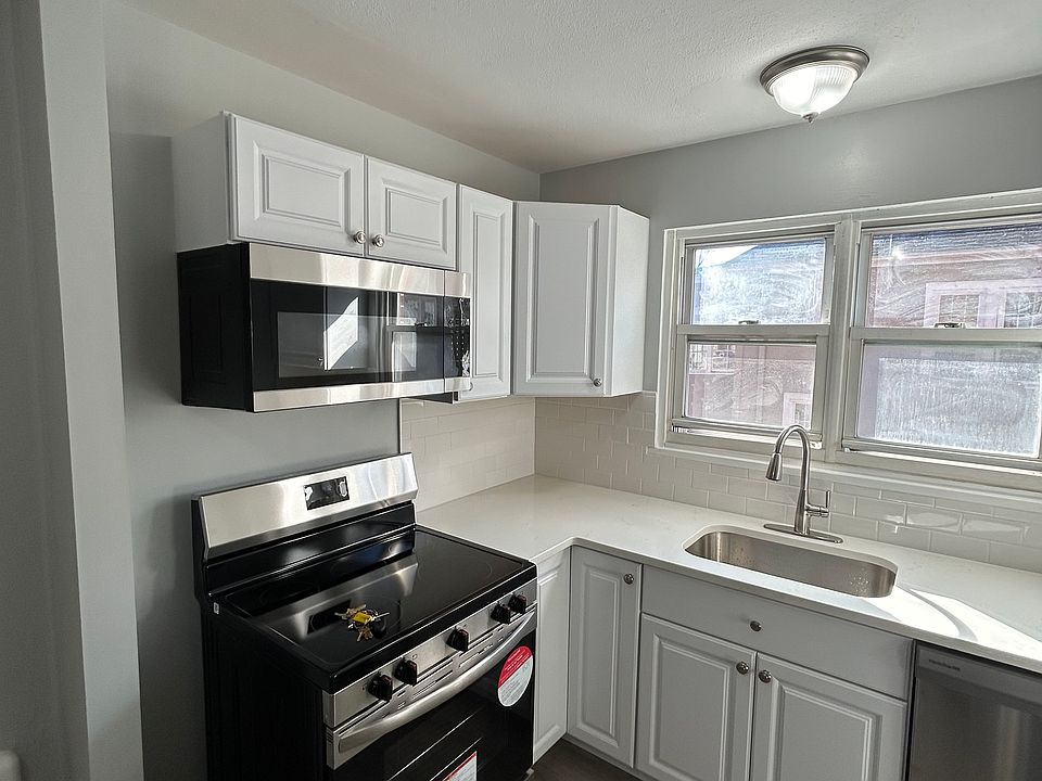 1st image of 877 Farmington Ave #879-204