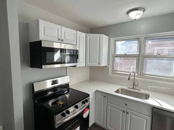 877 Farmington Ave #879-204, West Hartford, CT 06119