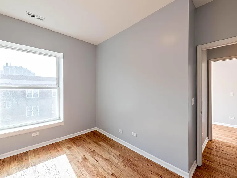 1021 W Ainslie St #4 — Photo 8