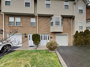 1104 Wingate Dr, Pittsburgh, PA 15205