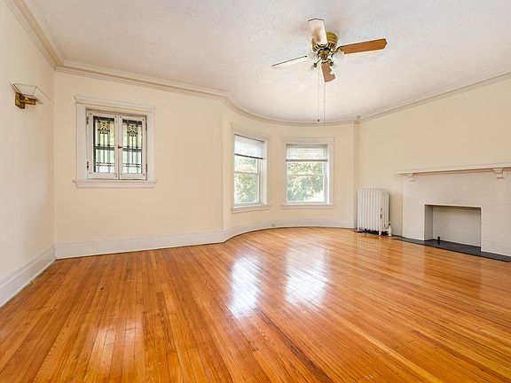 2nd image of 5843 N Kenmore Ave APT 1N