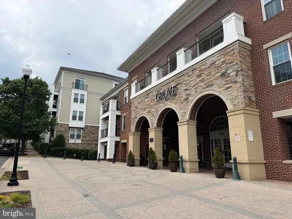 2321 25th St S #2-104, Arlington, VA 22206