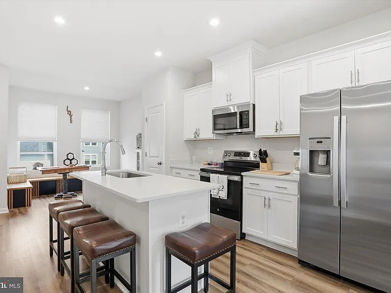 186 Coolidge Ave — Photo 7