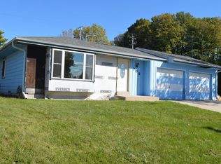 702 Memorial Dr, Kewaskum, WI 53040