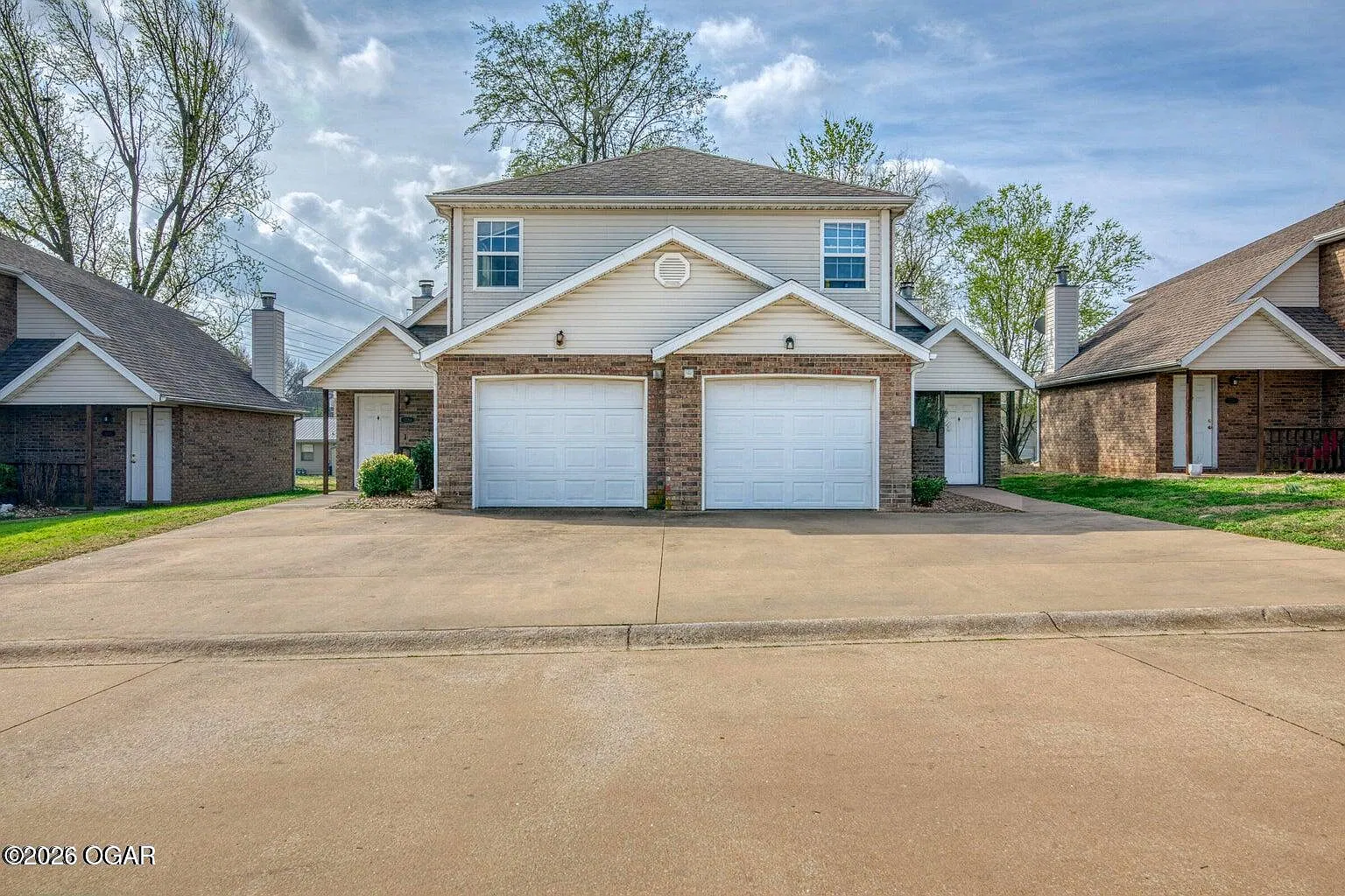 2 bed, 2.5 bath, 1000 sqft, $1,050 — Photo 1
