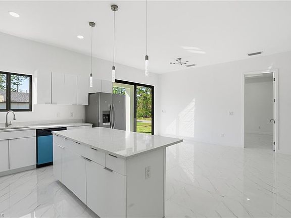 4th image of 3305 Nora AVE N