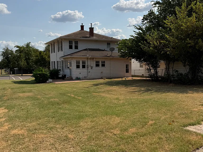 524 E Oklahoma Ave — Photo 10