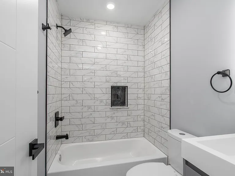 2323 E Cabot St #3 — Photo 22