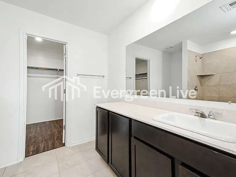 2308 Bleeker St — Photo 9