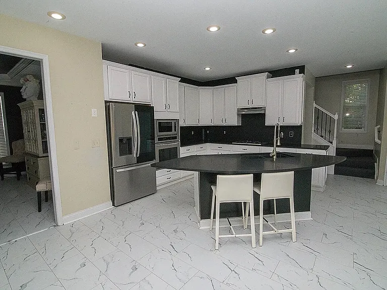 Kitchen. Fridge replaced 2025