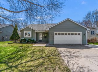 994 Ticonderoga Trl, Eagan, MN 55123