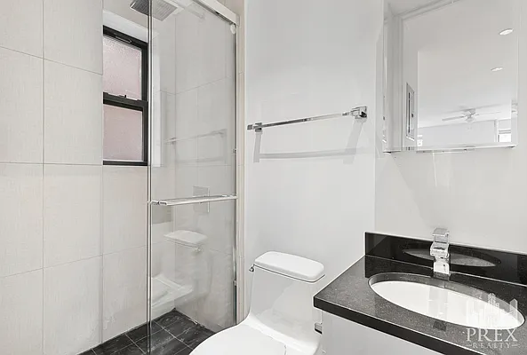 Bathroom, photo 2
