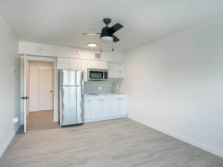 Presidio Palms Apartments — Photo 8