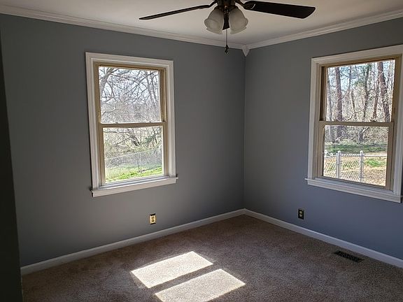 2nd image of 611 Edgewood Dr