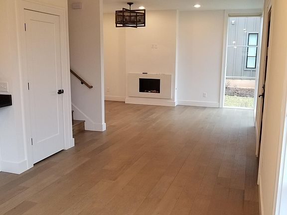4th image of 314 NE Black Apple Ln