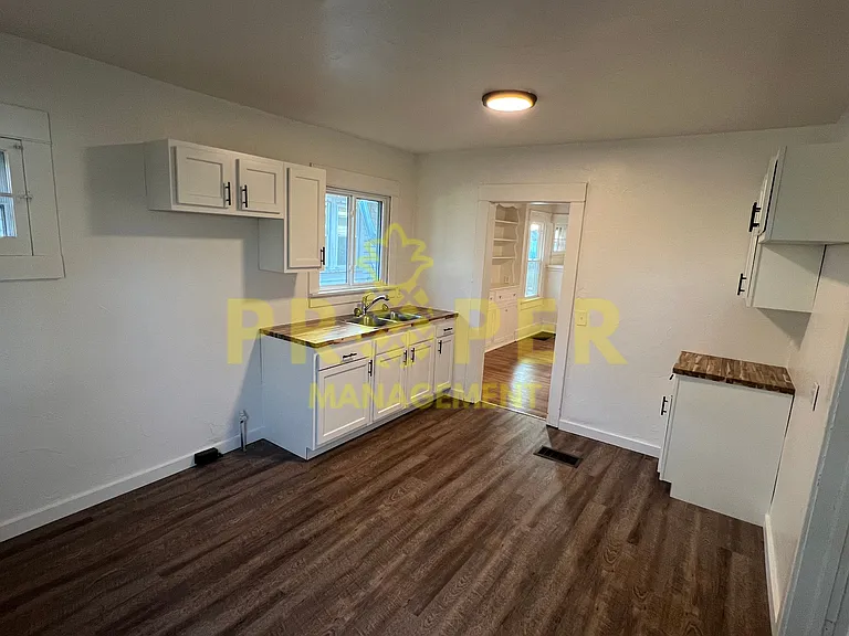 2128 Ravenwood Ave — Photo 4