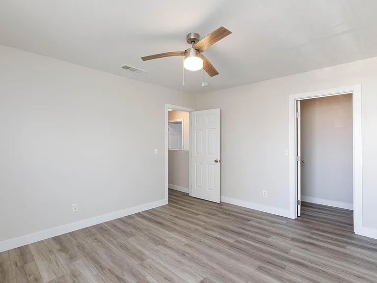 2607 Glen Green Ave — Photo 32