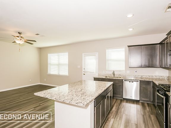 5th image of 602 Micah Ln