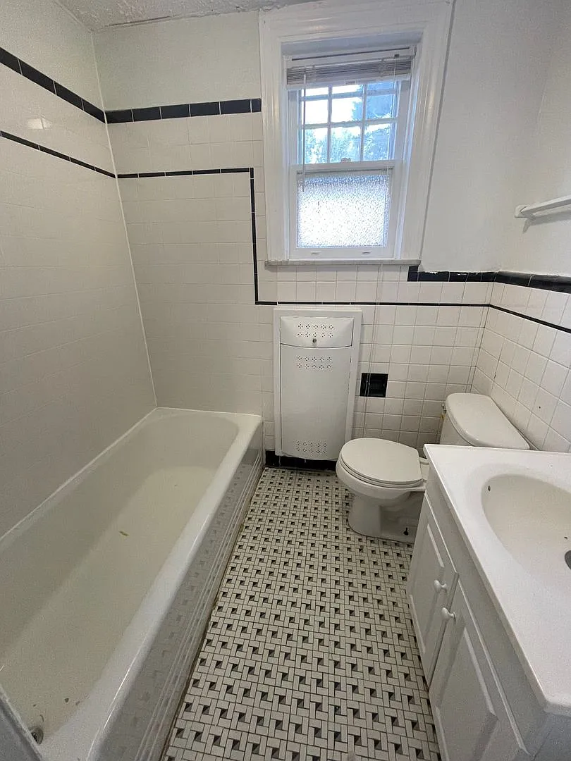 101 Winnie St — Photo 3