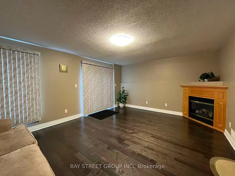 578 Springwater Dr W — Photo 3