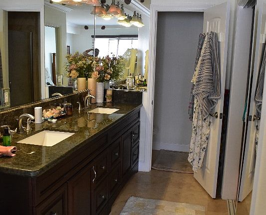 Master Bath (w/shower)