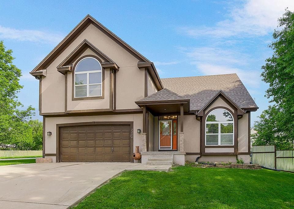 1st image of 2224 Martha Ln