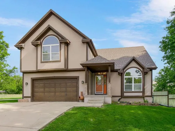 2224 Martha Ln, Greenwood, MO 64034