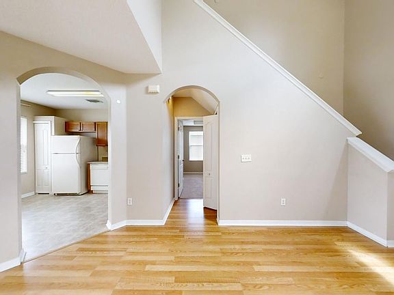5th image of 19033 Dunlap Ct