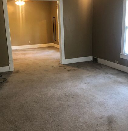 5th image of 1100 W White St