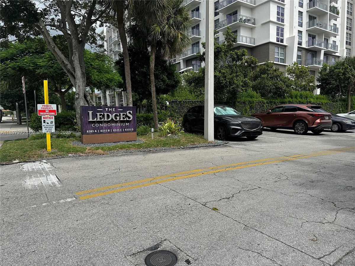 Building Photo - 8315 SW 72nd Ave #101B