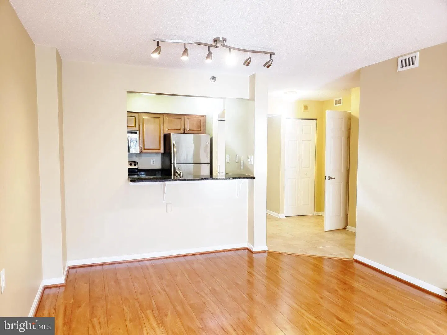 10101 Grosvenor Pl — Photo 4