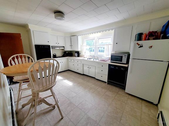 3rd image of 26 Thompson Rd