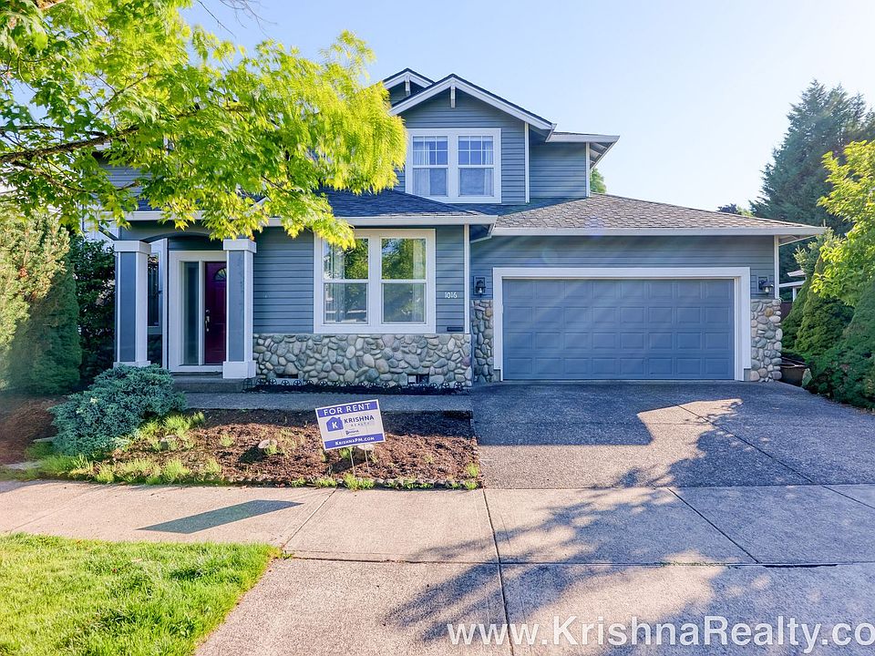 1st image of 1016 NE Creeksedge Dr