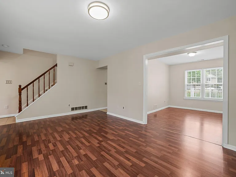 109 Stratton Ln — Photo 6