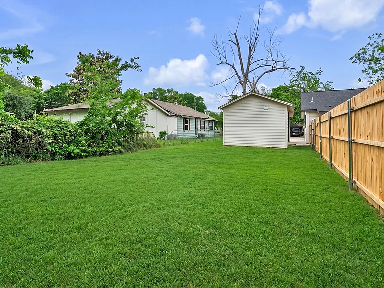 601 Pearson Ave — Photo 2