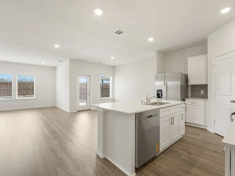 1570 Brooke Dr — Photo 12