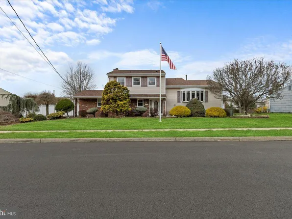 48 Creighton Cir, Old Bridge, NJ 08857