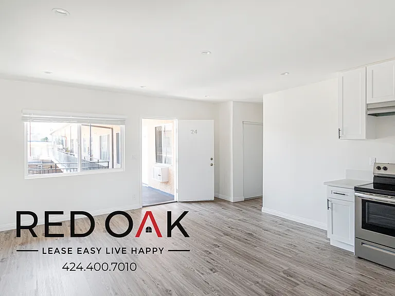 20414 Cohasset St #19 — Photo 1