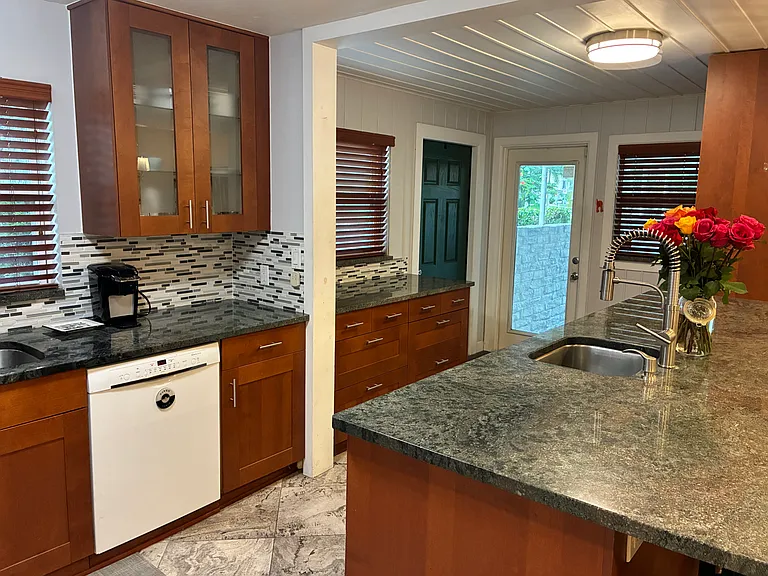 1226 Twin Palm Dr — Photo 8
